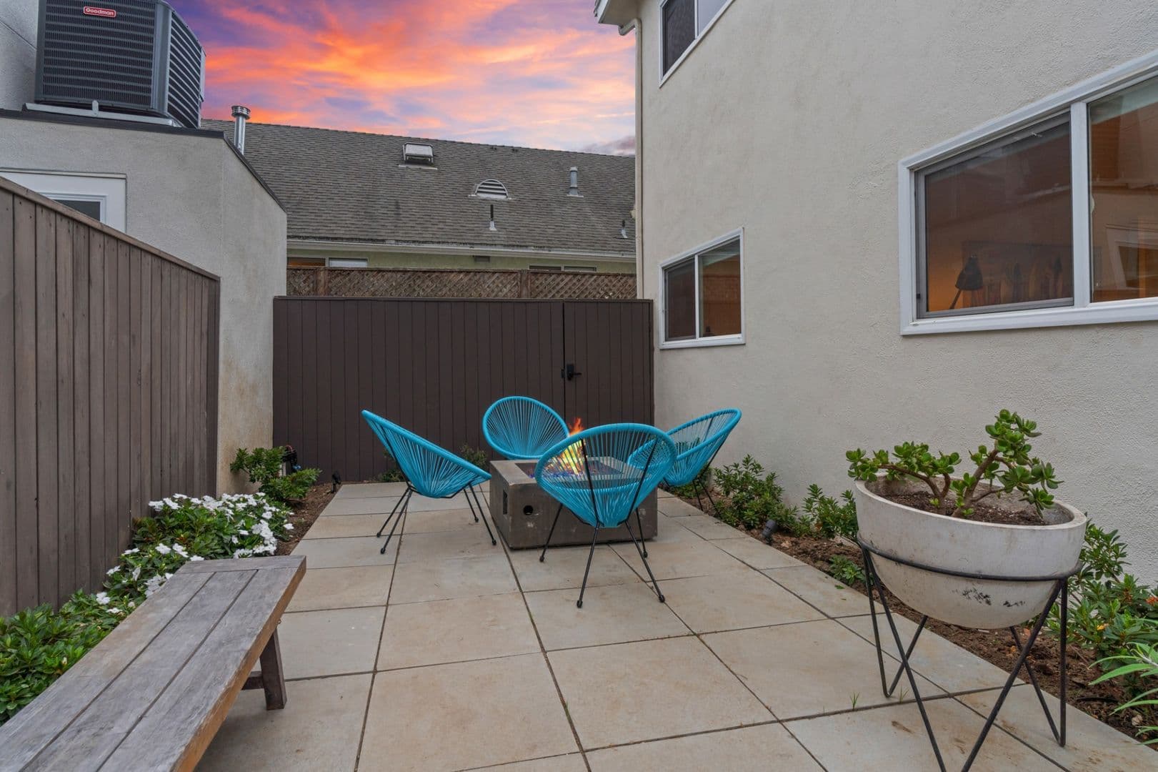 Venice Apartment: 707 - 707 1/2 6th Ave
