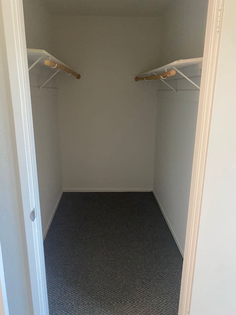 Los Angeles Apartment: 4225 Del Mar Ave