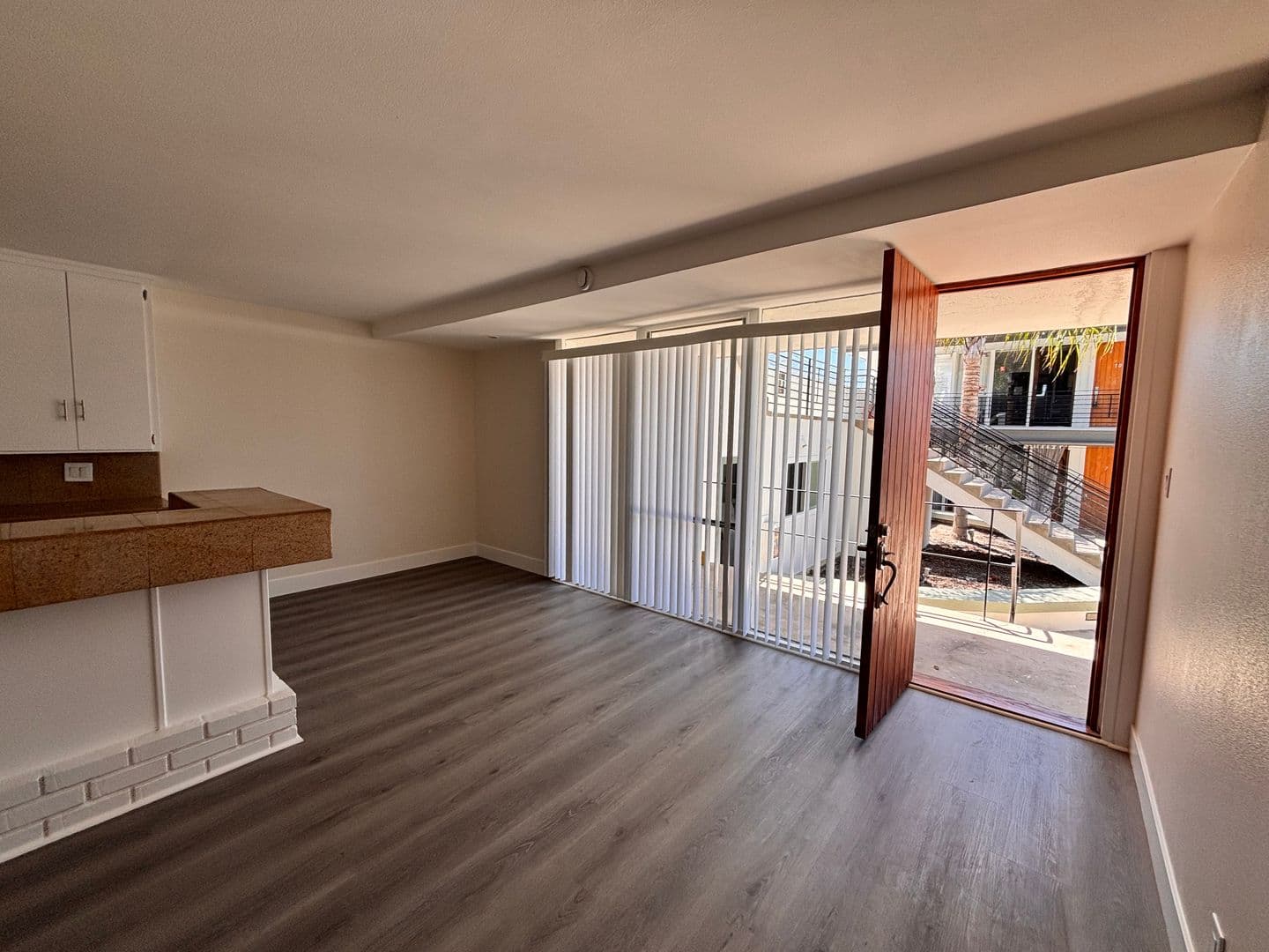 Long Beach Apartment: 1750 Redondo Ave