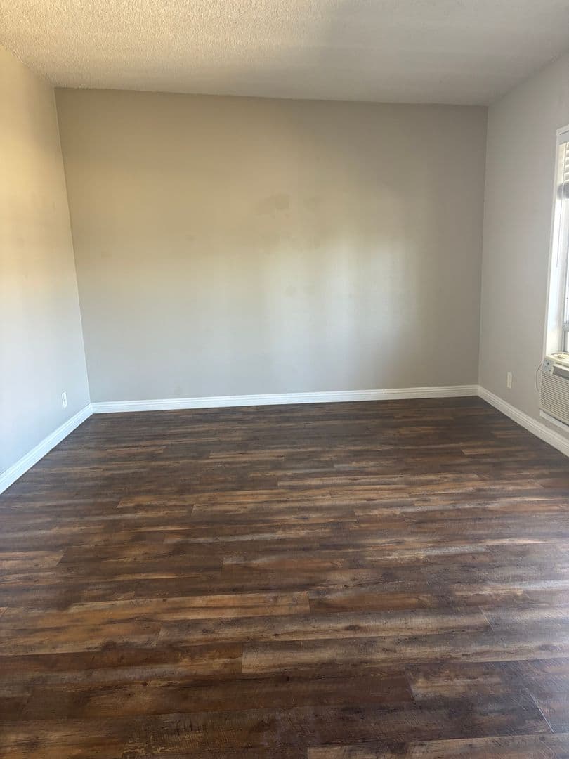 Downey Apartment: 7348-7352 Neo St