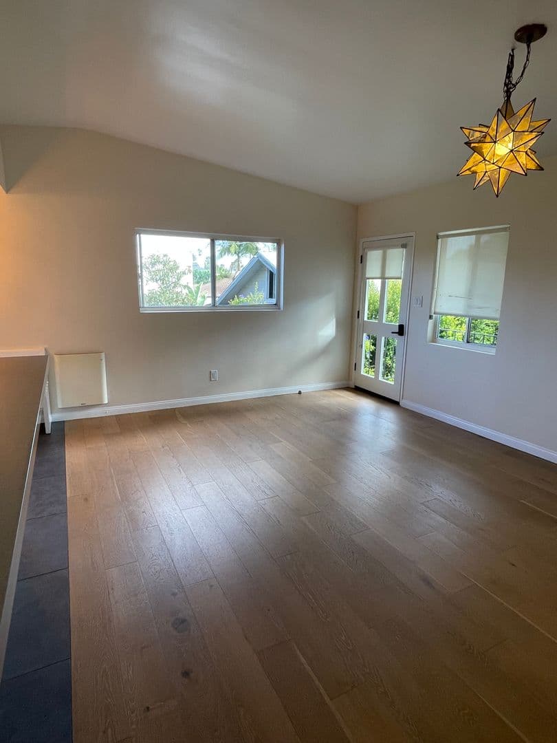 Venice Apartment: 707 - 707 1/2 6th Ave