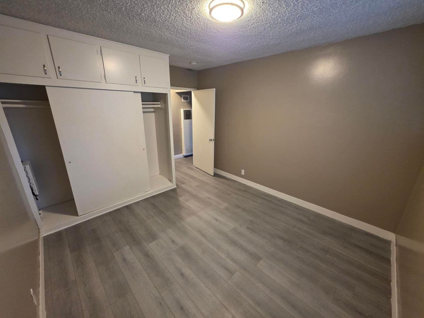 Long Beach Apartment: 2821 E 65th St