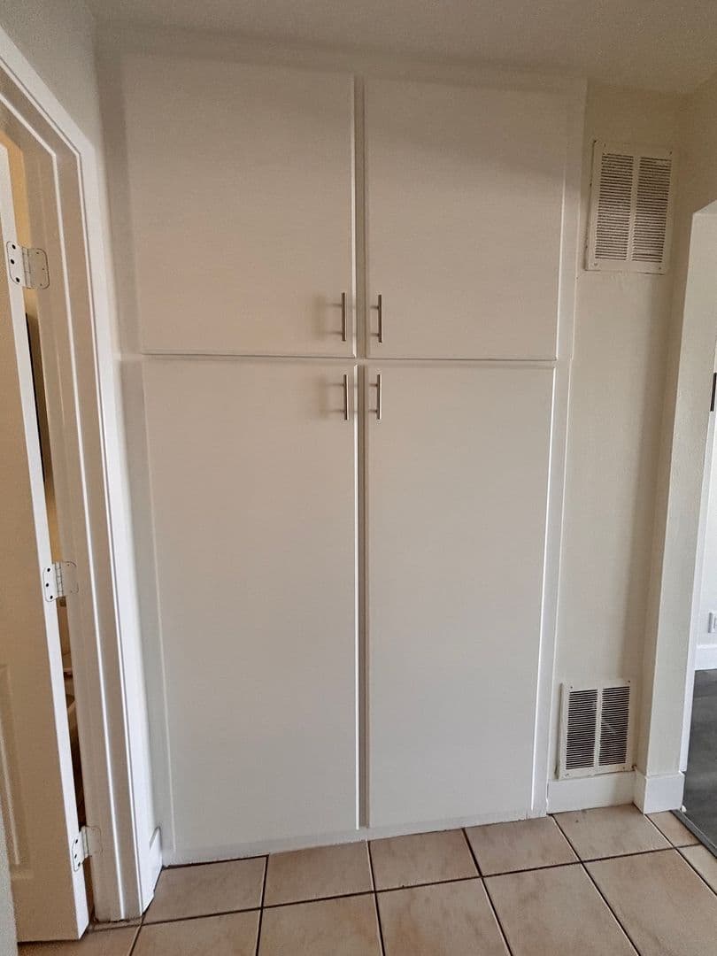 Long Beach Apartment: 1750 Redondo Ave