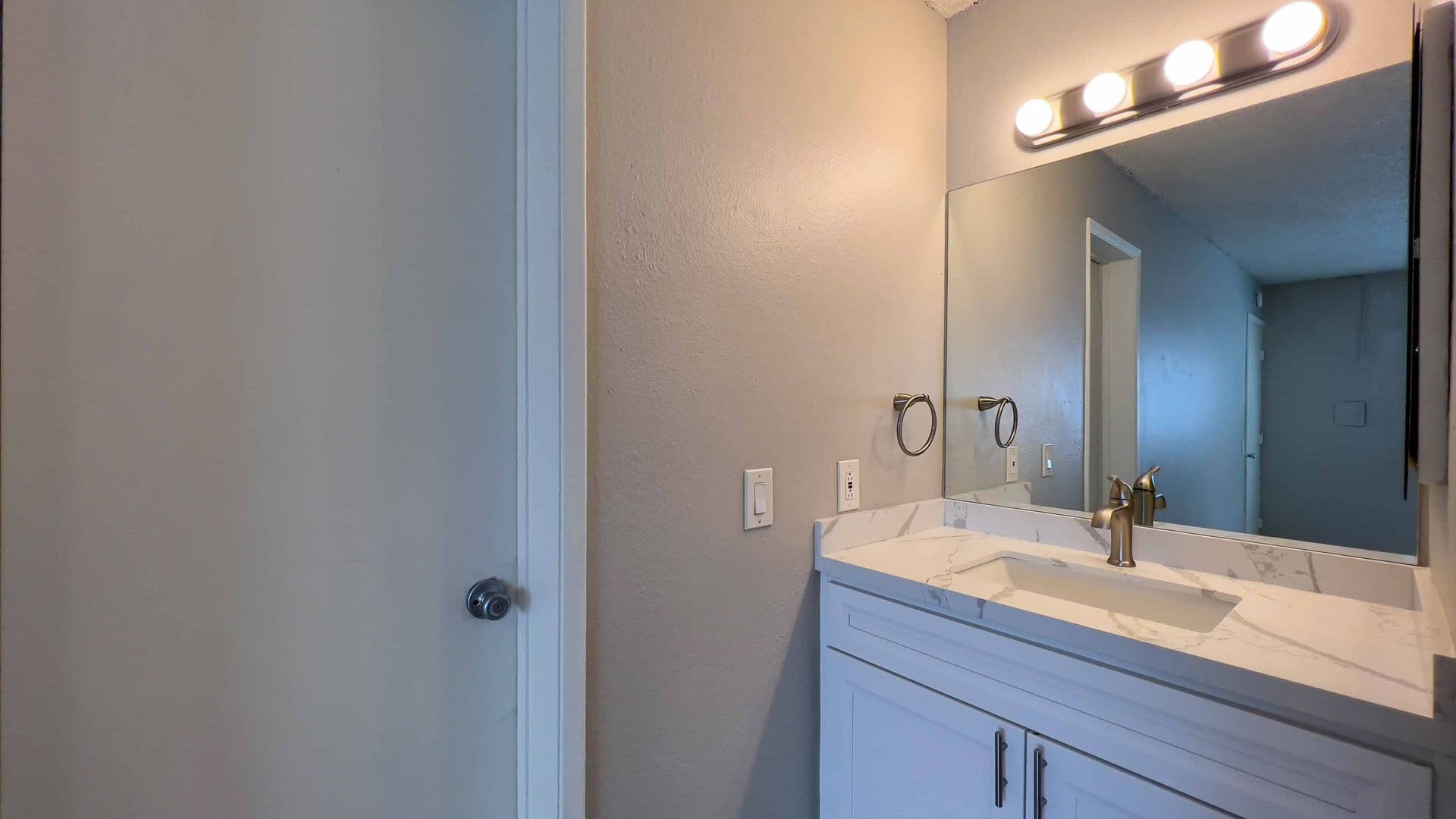 San Diego Apartment: 4057 Marlborough Ave