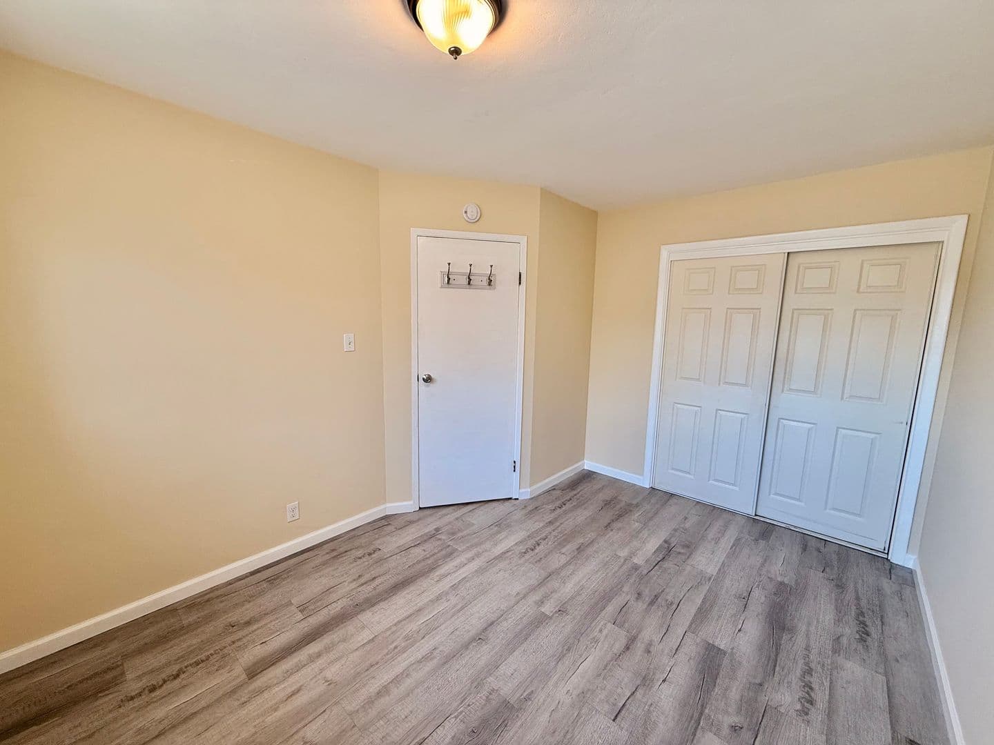 Oceanside Apartment: 419-421 Brooks St