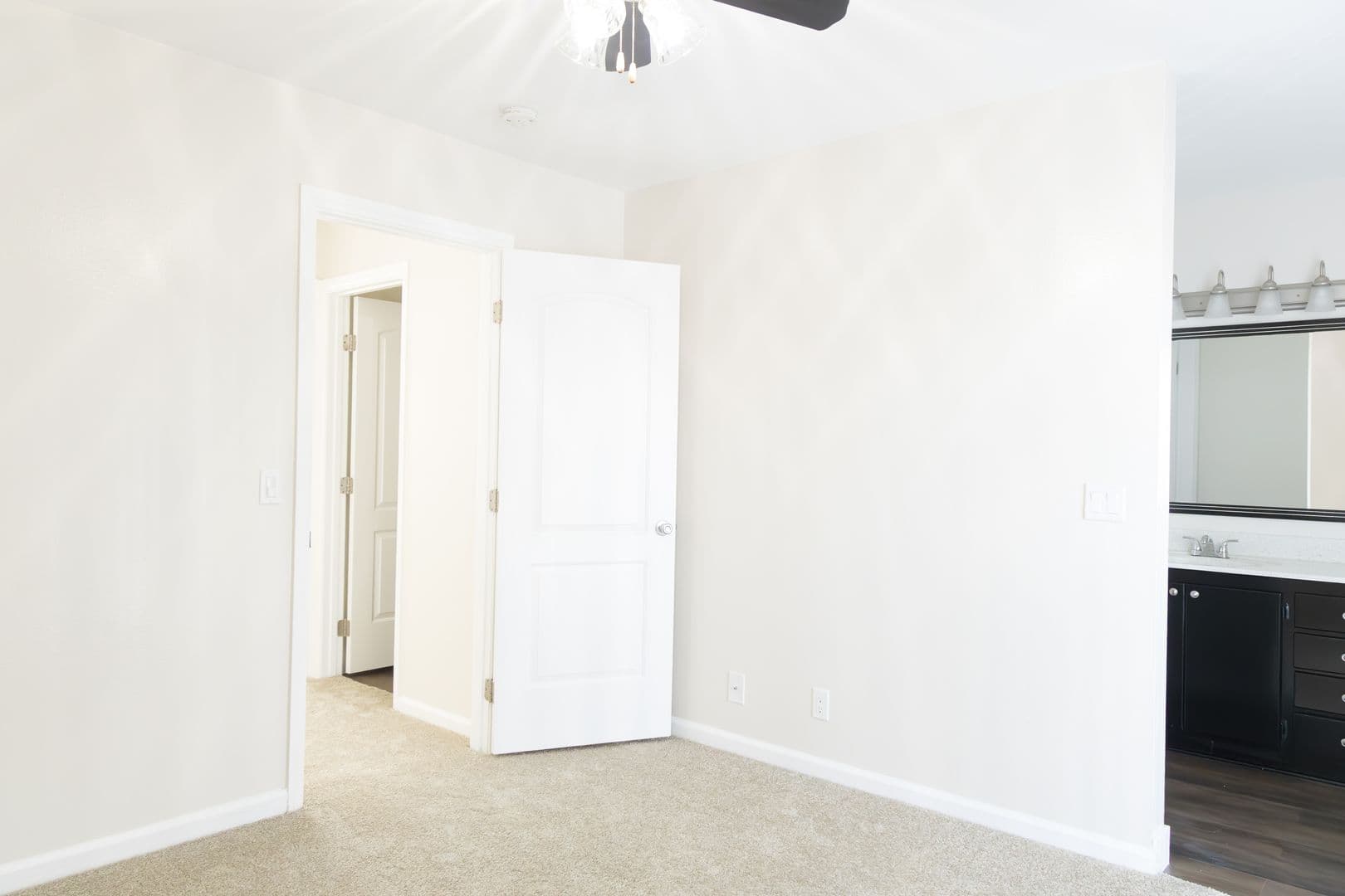 Long Beach Apartment: 3787 E 11th St
