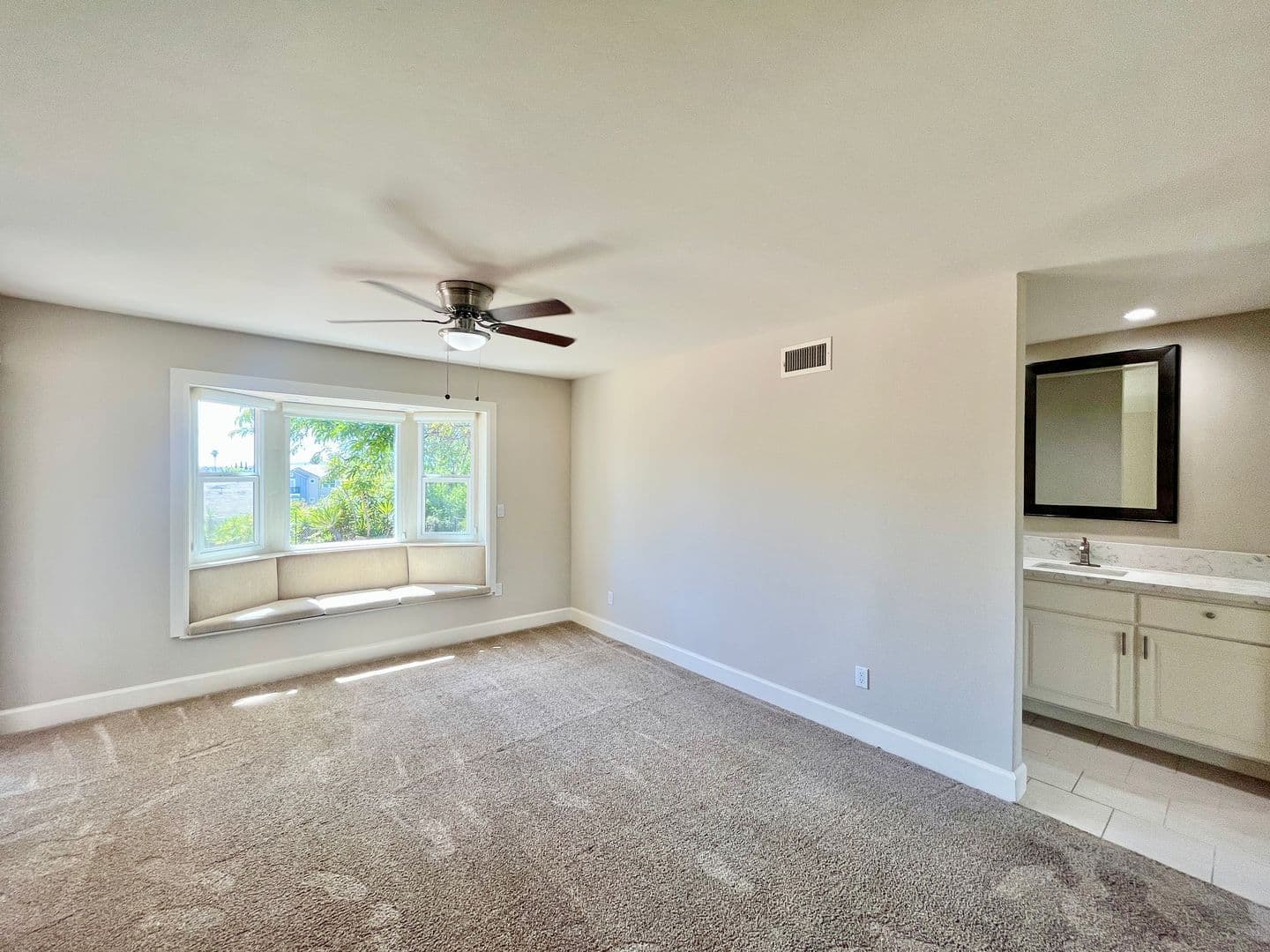 Poway House: 17190 Tam O Shanter Dr