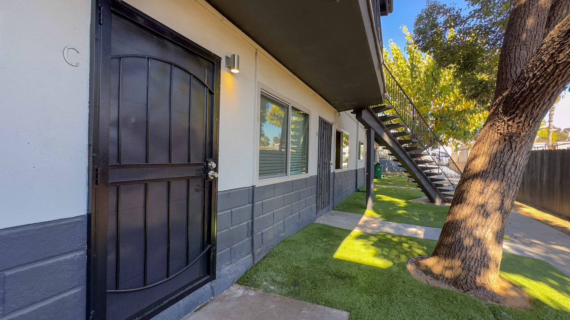 San Diego Apartment: 3969 Ocean View Boulevard