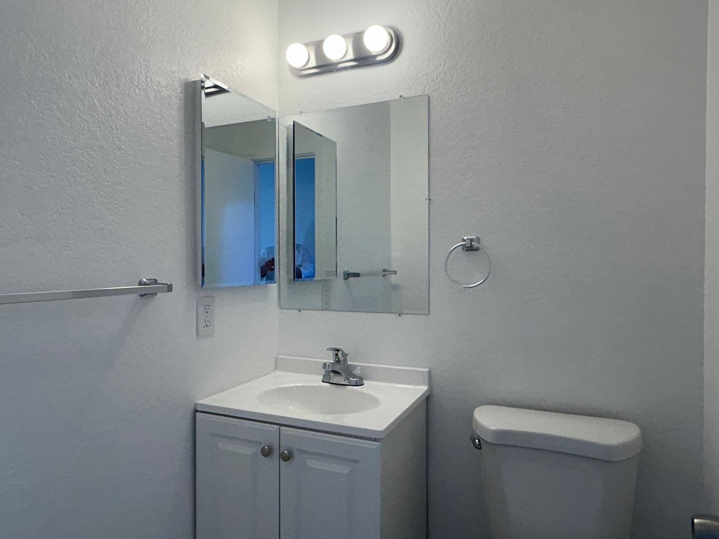 Costa Mesa Apartment: 1940 Wallace Ave