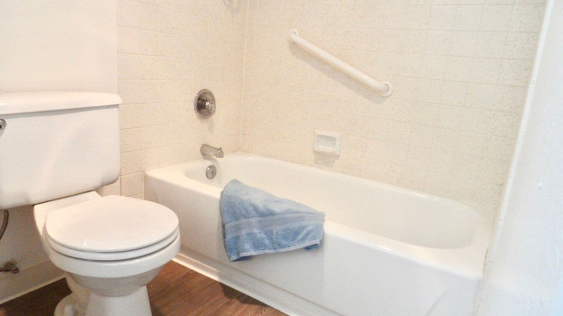 La Mesa Apartment: 8603-8633 Lemon Ave.