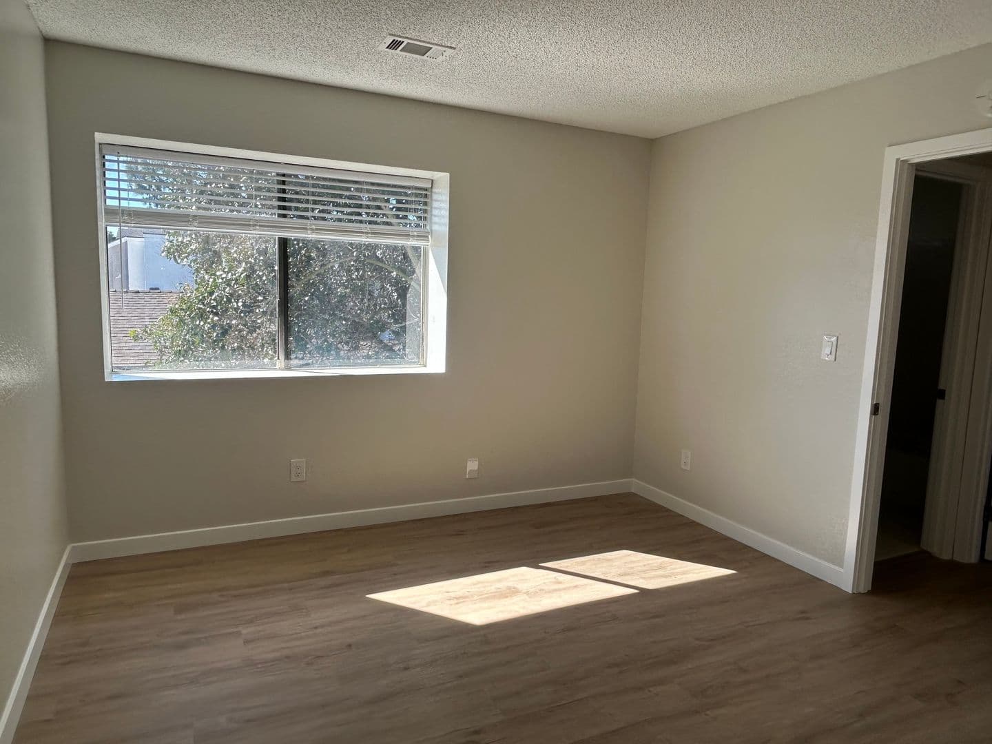 Costa Mesa Apartment: 1940 Wallace Ave