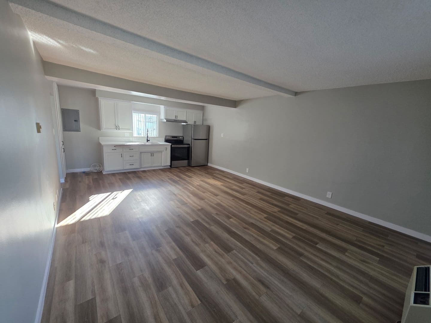Bellflower Apartment: 9559 Flower St