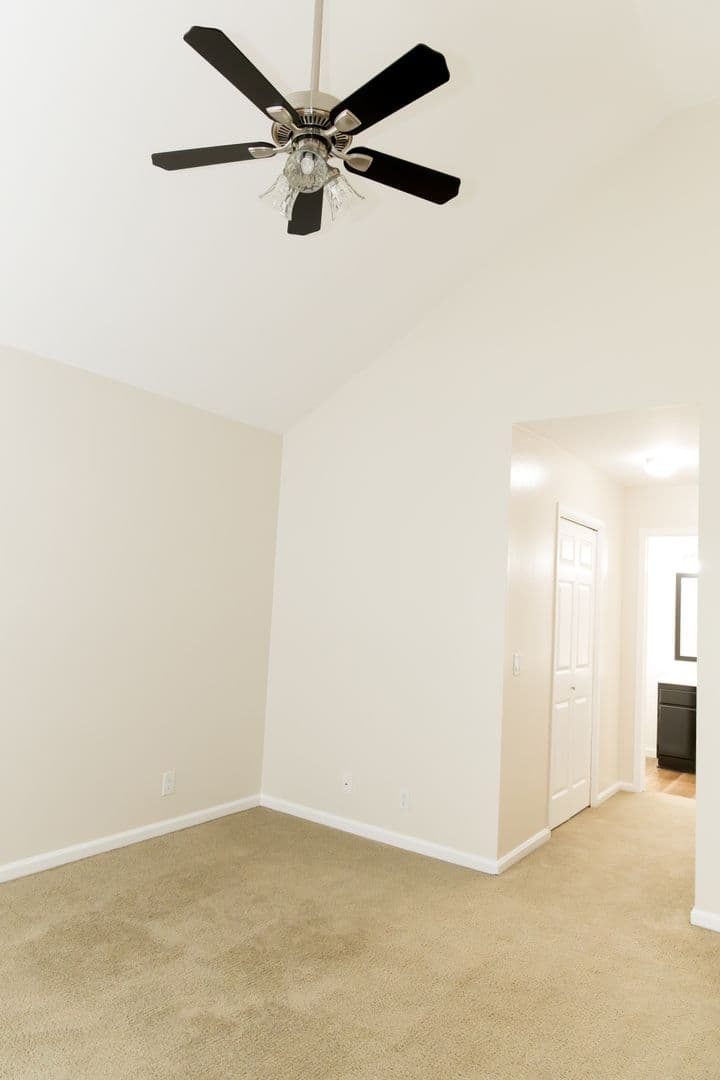 Long Beach Apartment: 3787 E 11th St