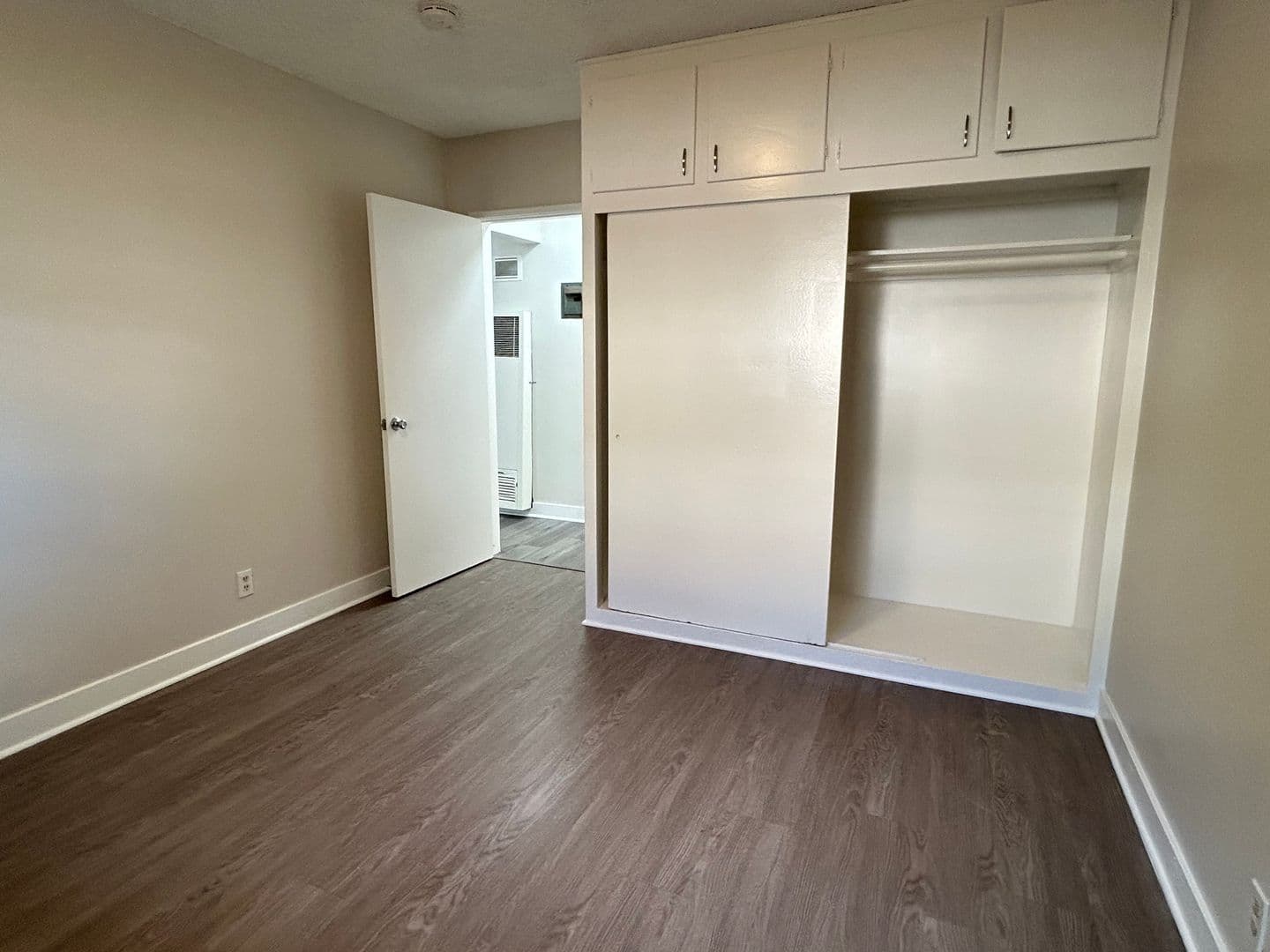 Long Beach Apartment: 2821 E 65th St