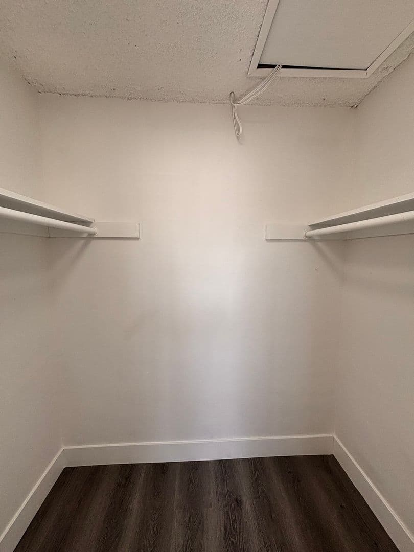 Long Beach Apartment: 1600 N Stanton Pl