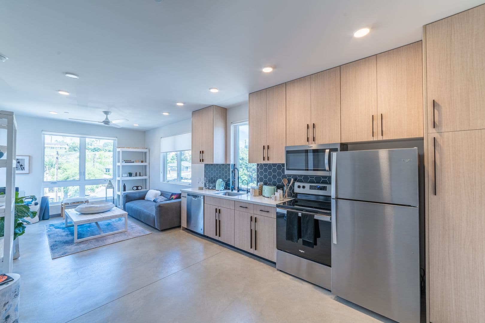Vista Apartment: 516 S. Santa Fe Avenue