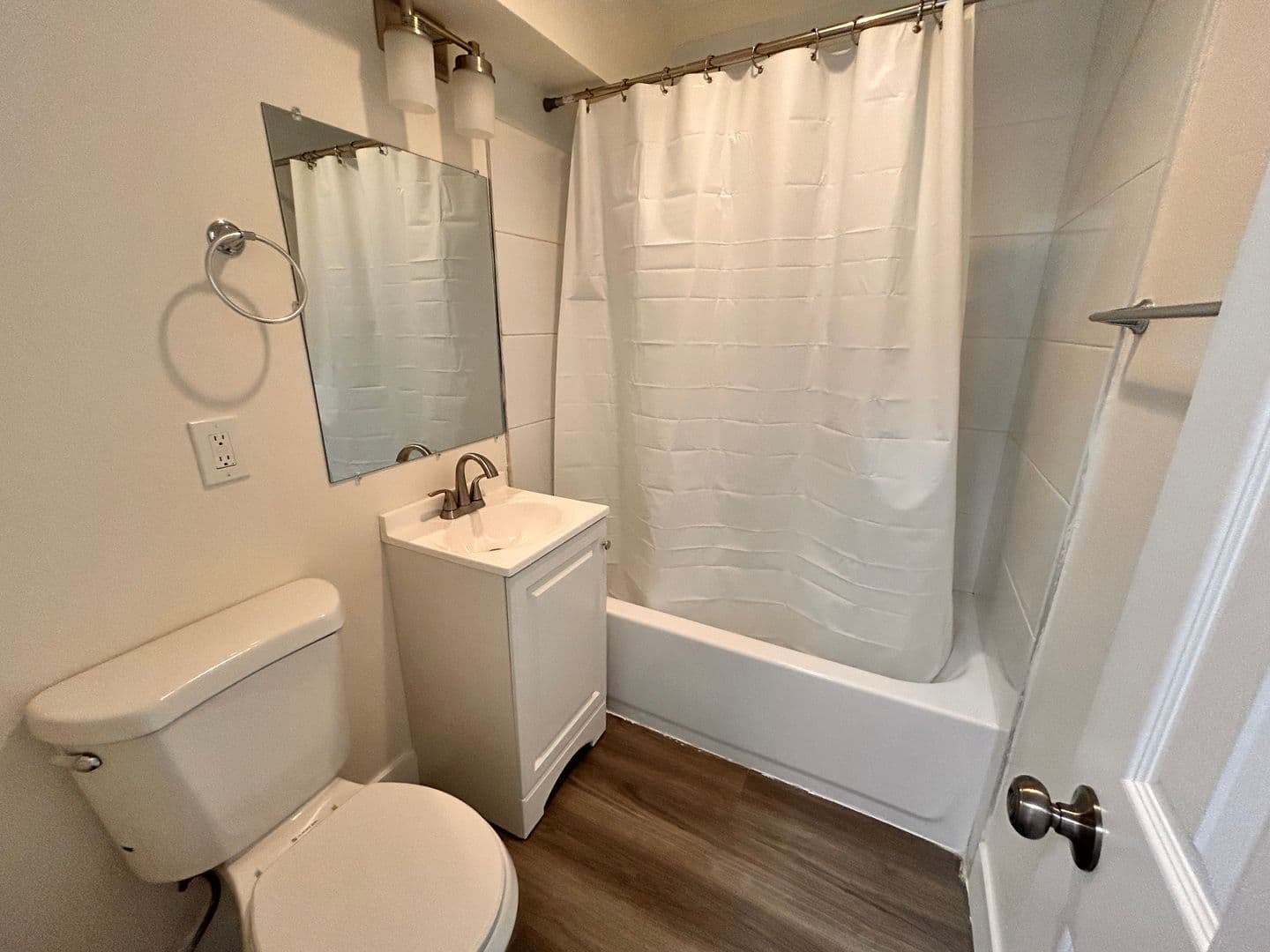 Bell Gardens Apartment: 6128 Gotham St