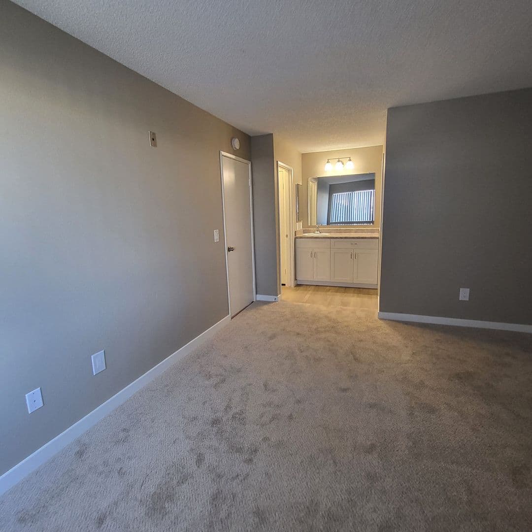 Chula Vista Apartment: 652 Moss St