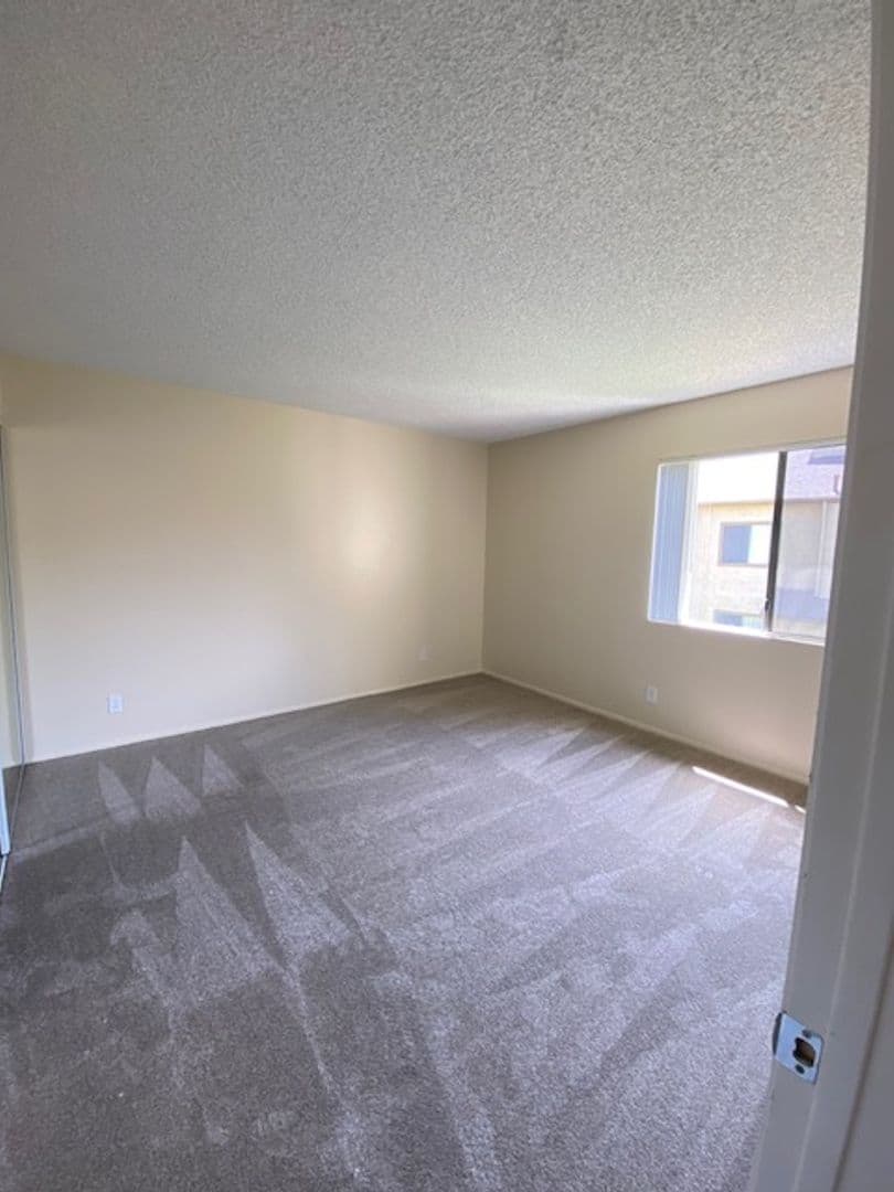 San Diego Apartment: 1587 Oro Vista Road