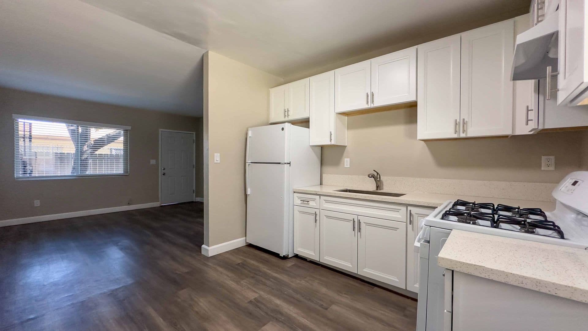 San Diego Apartment: 3969 Ocean View Boulevard