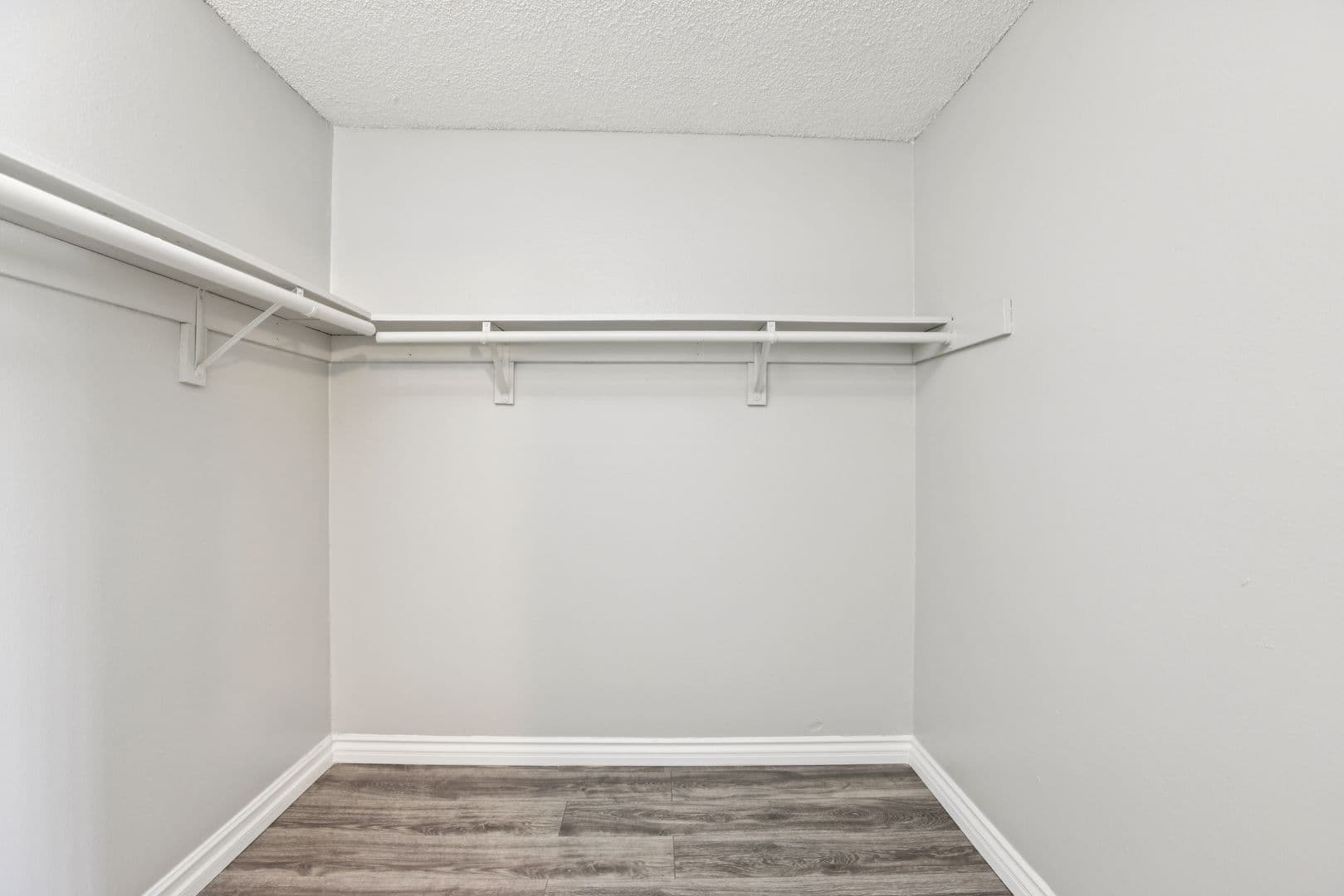 Anaheim Apartment: 145 S Westchester Dr