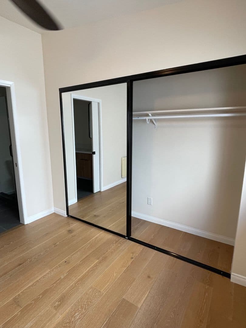 Venice Apartment: 707 - 707 1/2 6th Ave