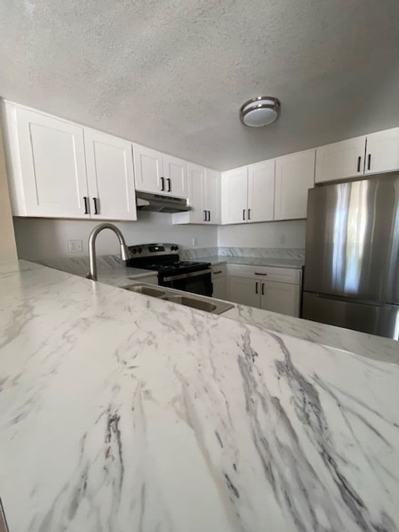 San Diego Apartment: 1587 Oro Vista Road