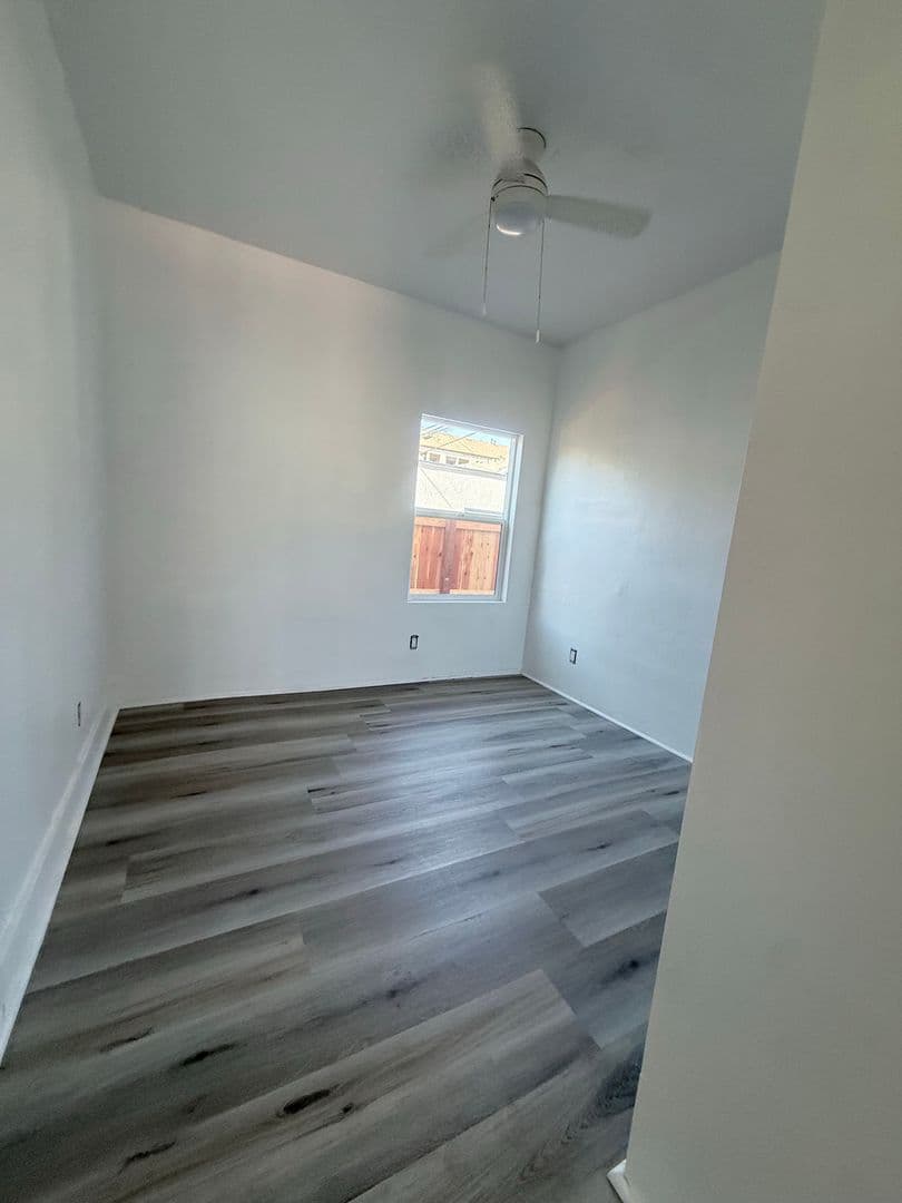 Long Beach Apartment: 721 E 7th Street