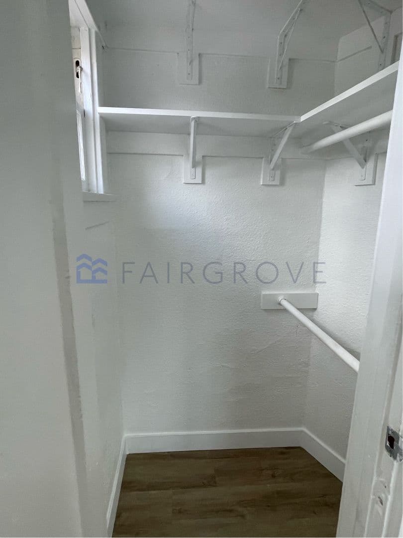 Long Beach Apartment: 920 N Washington Pl