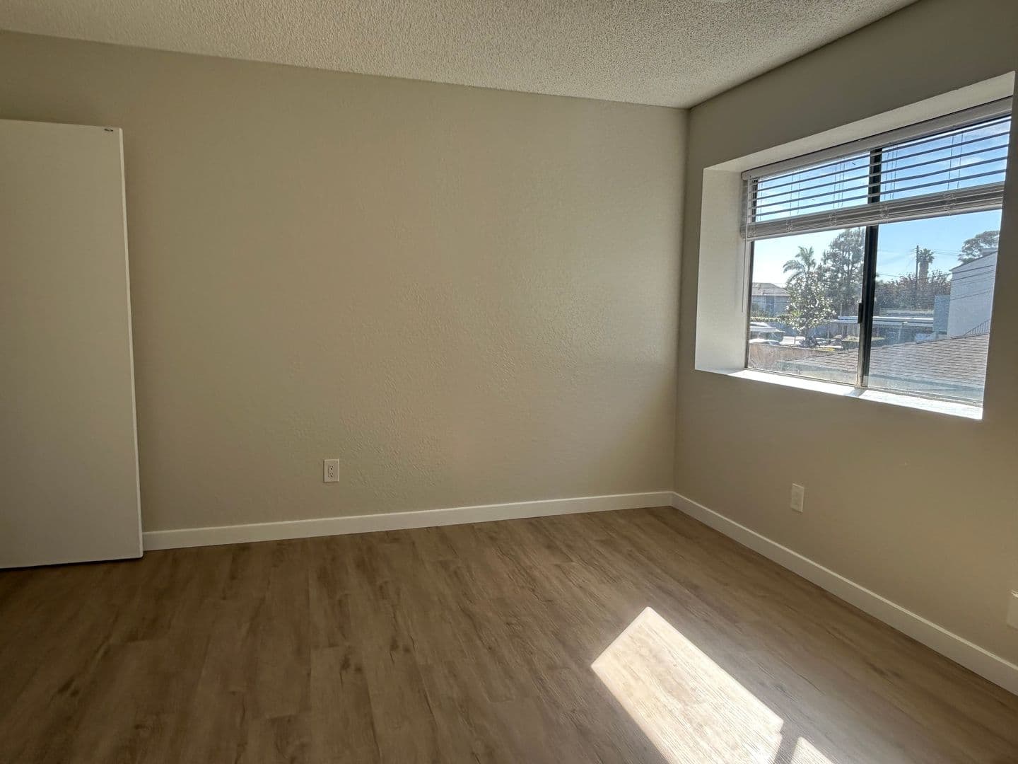 Costa Mesa Apartment: 1940 Wallace Ave