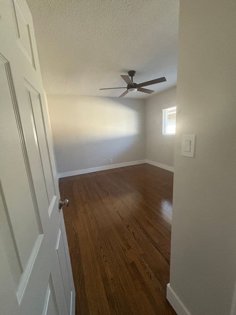 Paramount Apartment: 15921-59 Downey Ave
