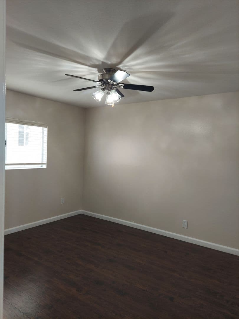 Long Beach Apartment: 3787 E 11th St