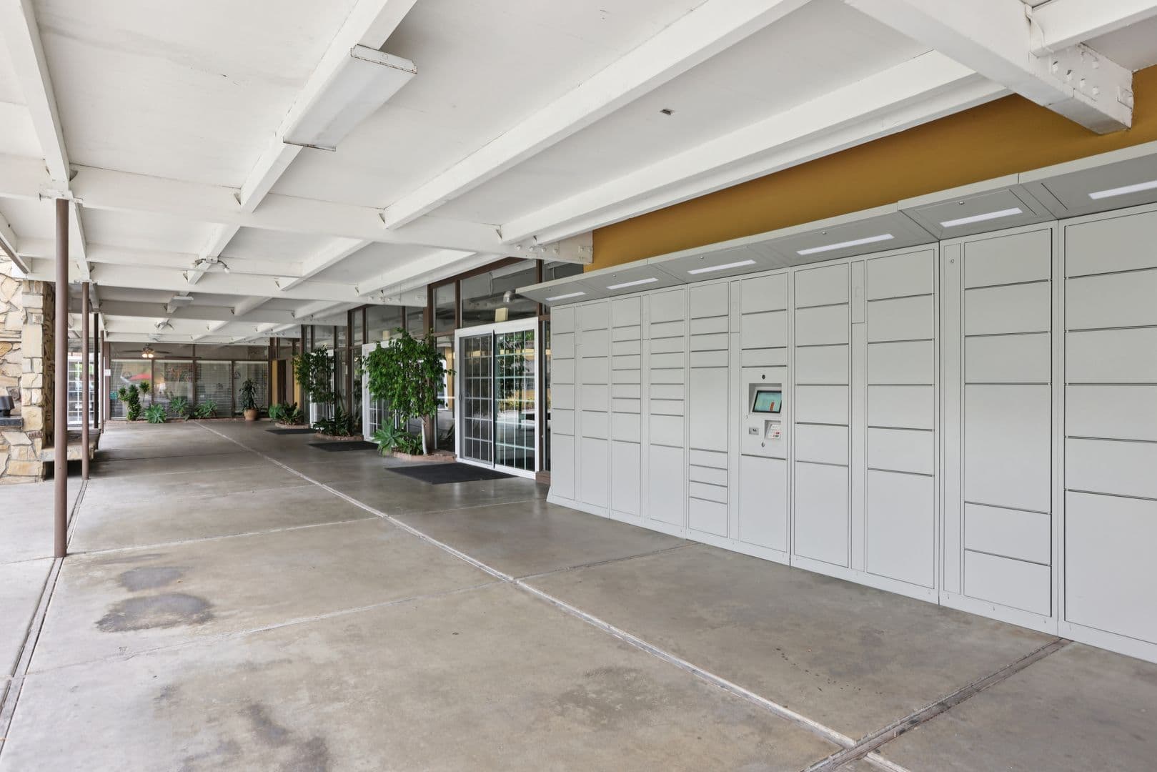 Anaheim Apartment: 145 S Westchester Dr