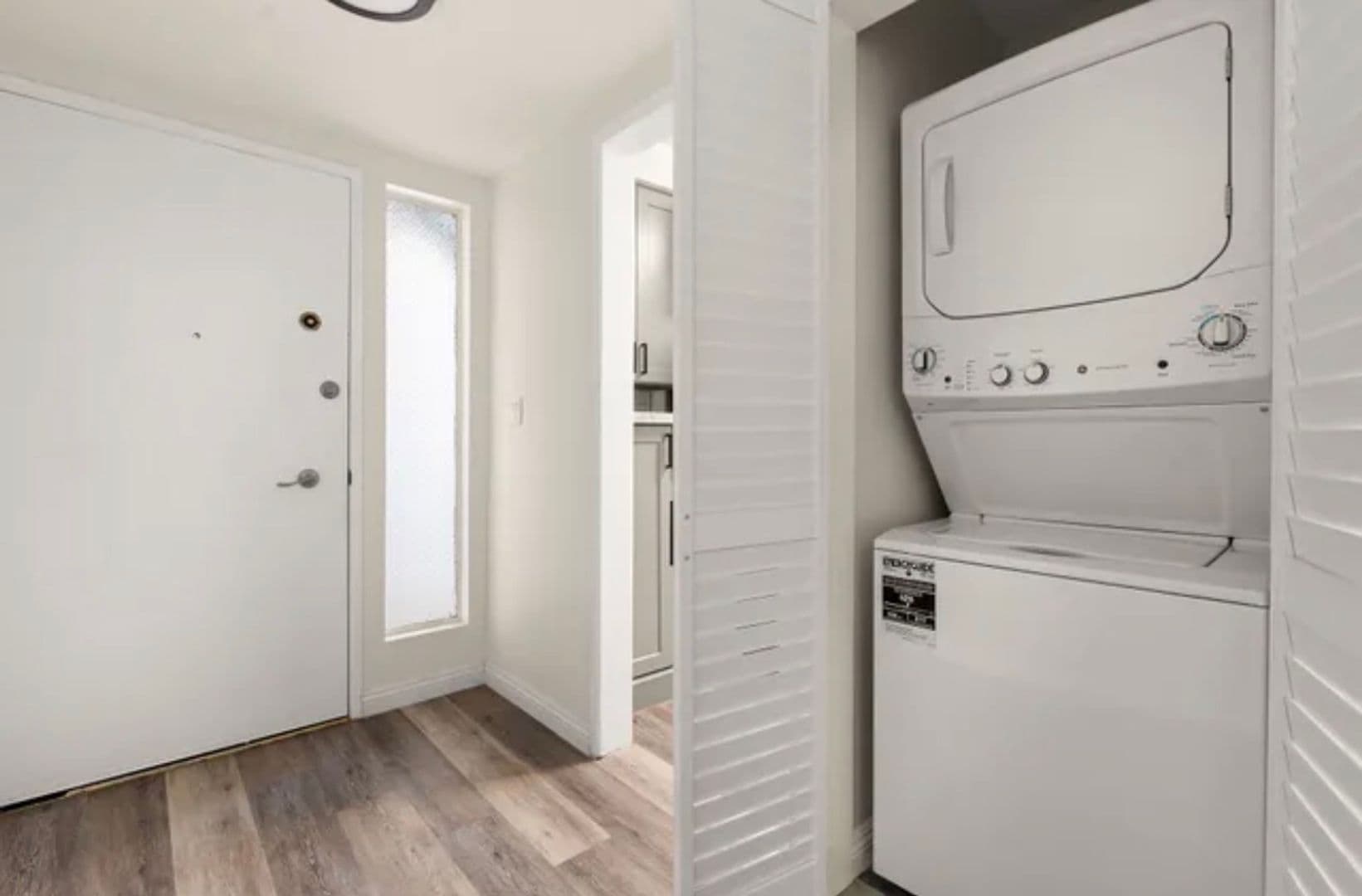 Downey Apartment: 9070 East Florence Ave