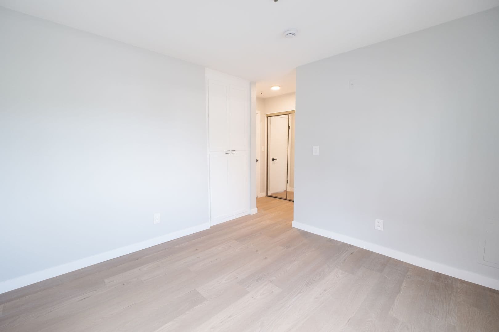 Venice Apartment: 1400 Venice Blvd