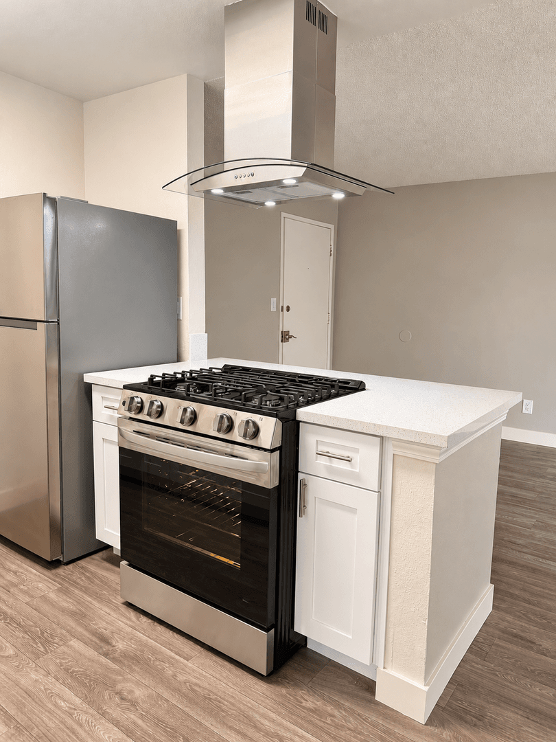Anaheim Apartment: 145 S Westchester Dr