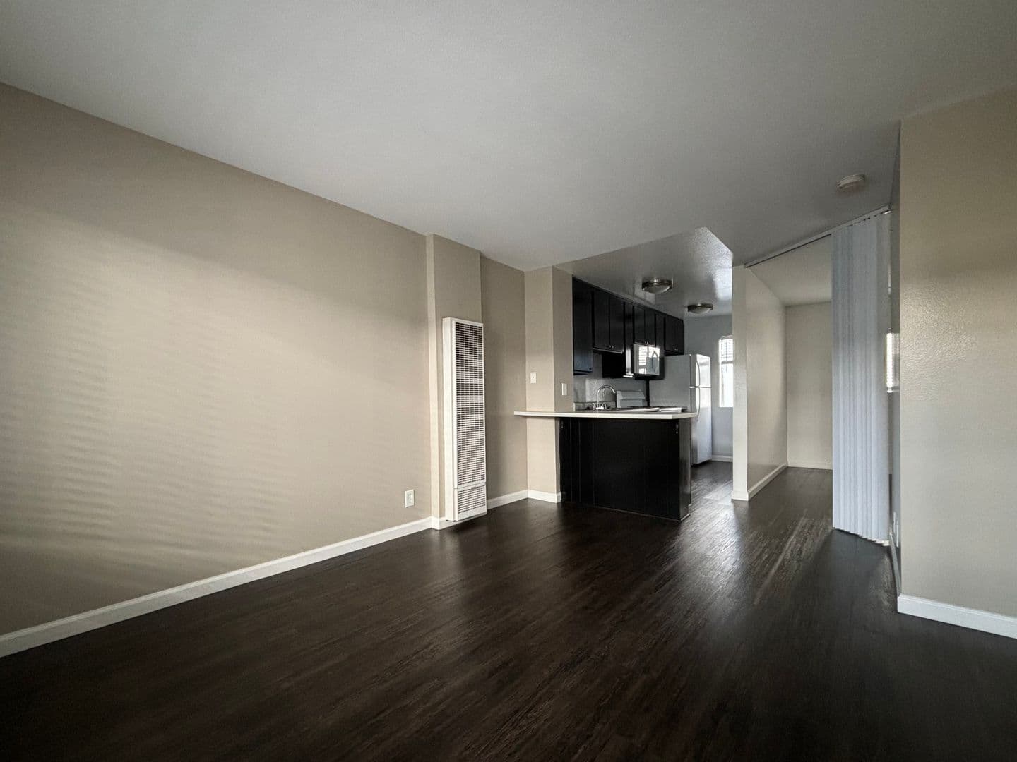 Long Beach Apartment: 3787 E 11th St