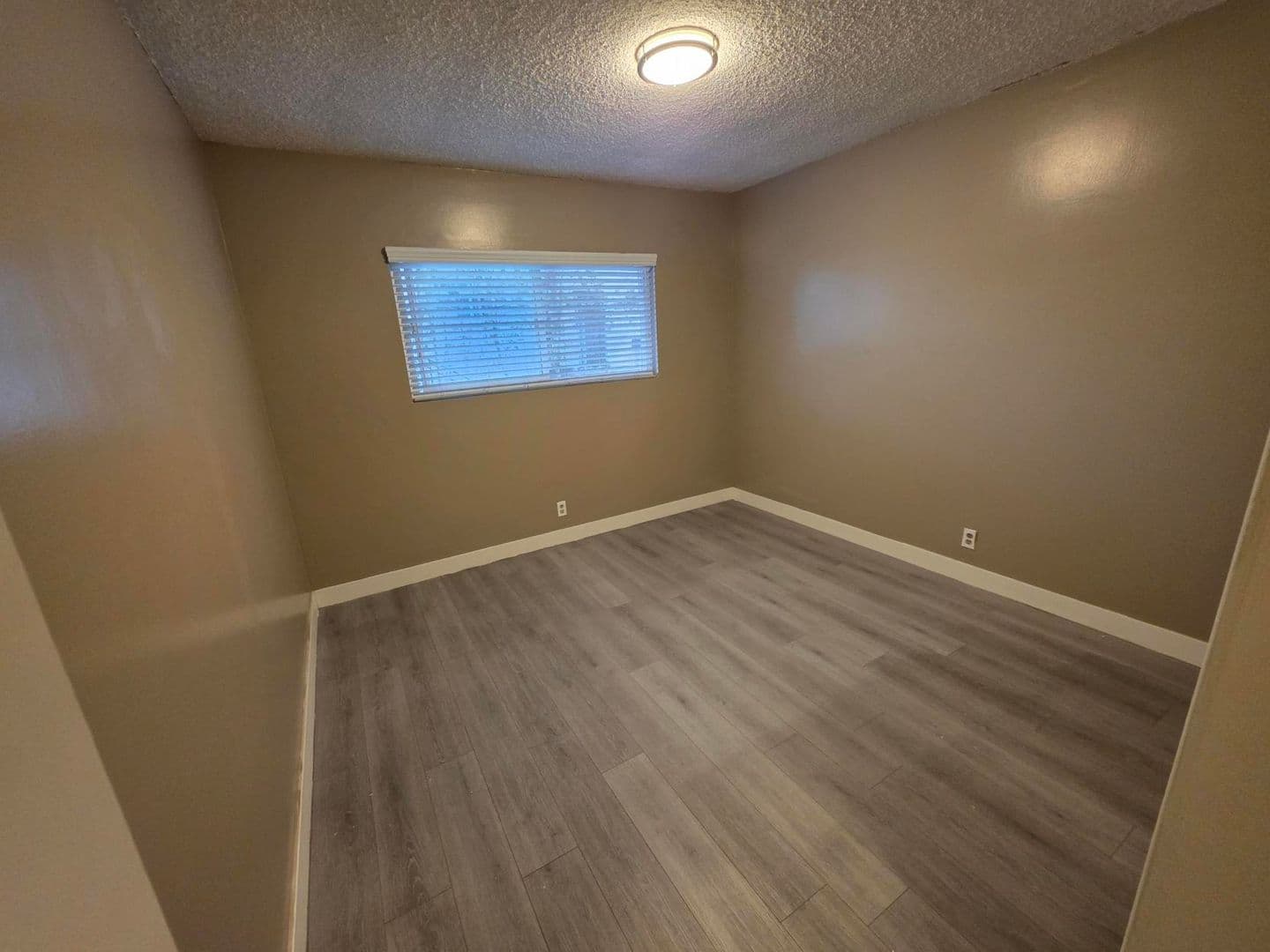 Long Beach Apartment: 2821 E 65th St