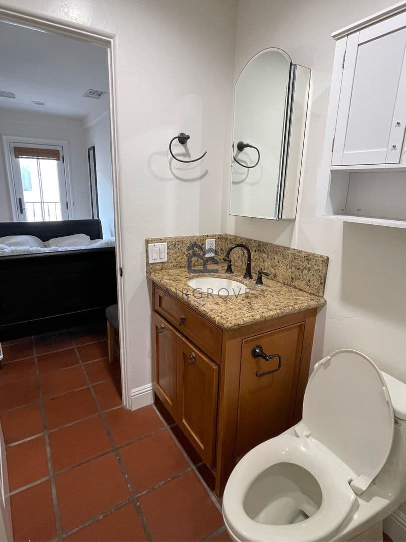 Long Beach Apartment: 160 Covina Ave