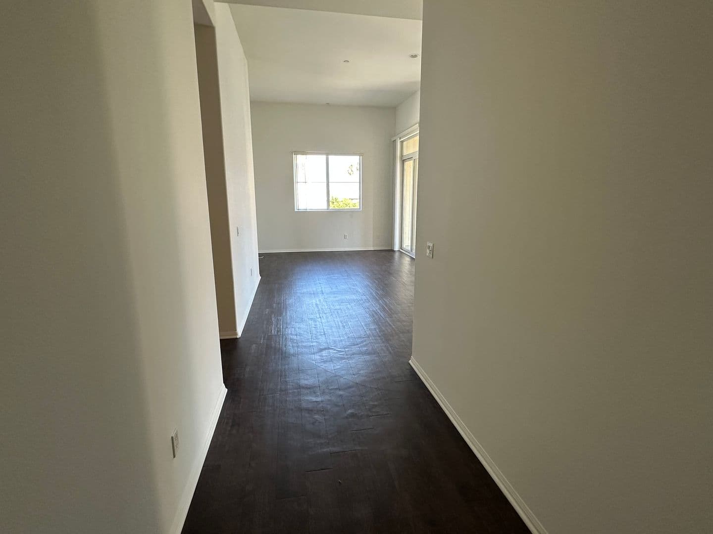 Los Angeles Apartment: 689 S Berendo St