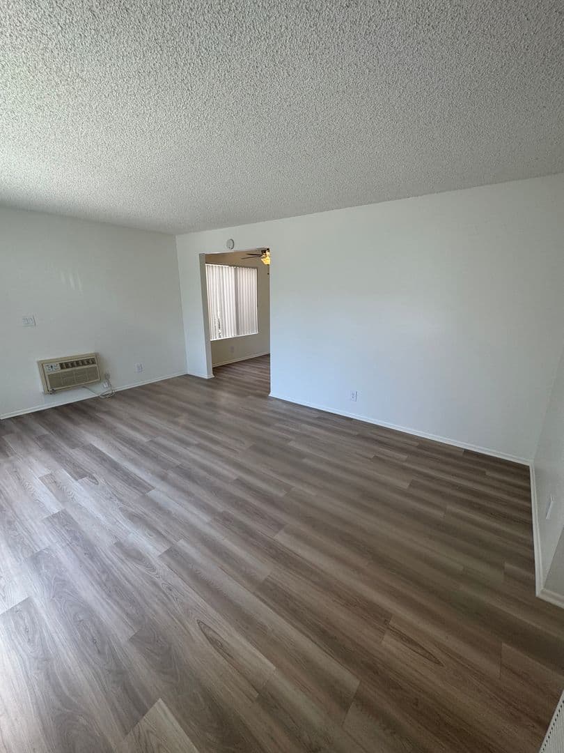 Orange Apartment: 231 W Palmyra Ave