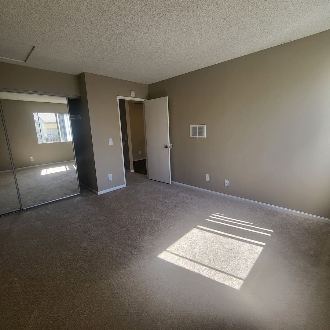Chula Vista Apartment: 652 Moss St