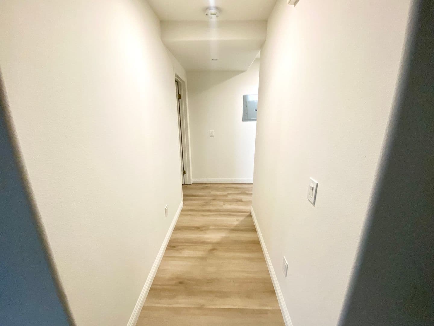 Los Angeles Apartment: 689 S Berendo St