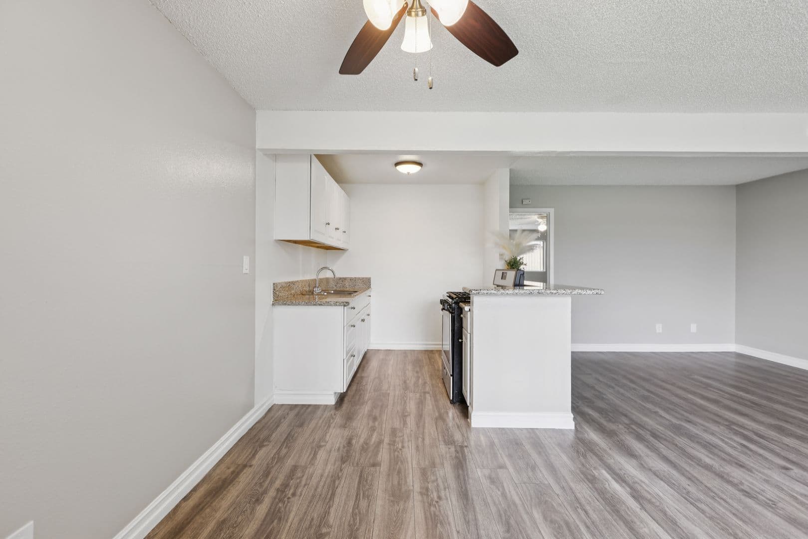 Anaheim Apartment: 145 S Westchester Dr