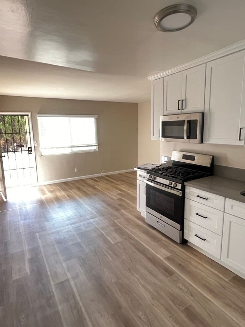 Los Angeles Apartment: 1236 N. Westmoreland