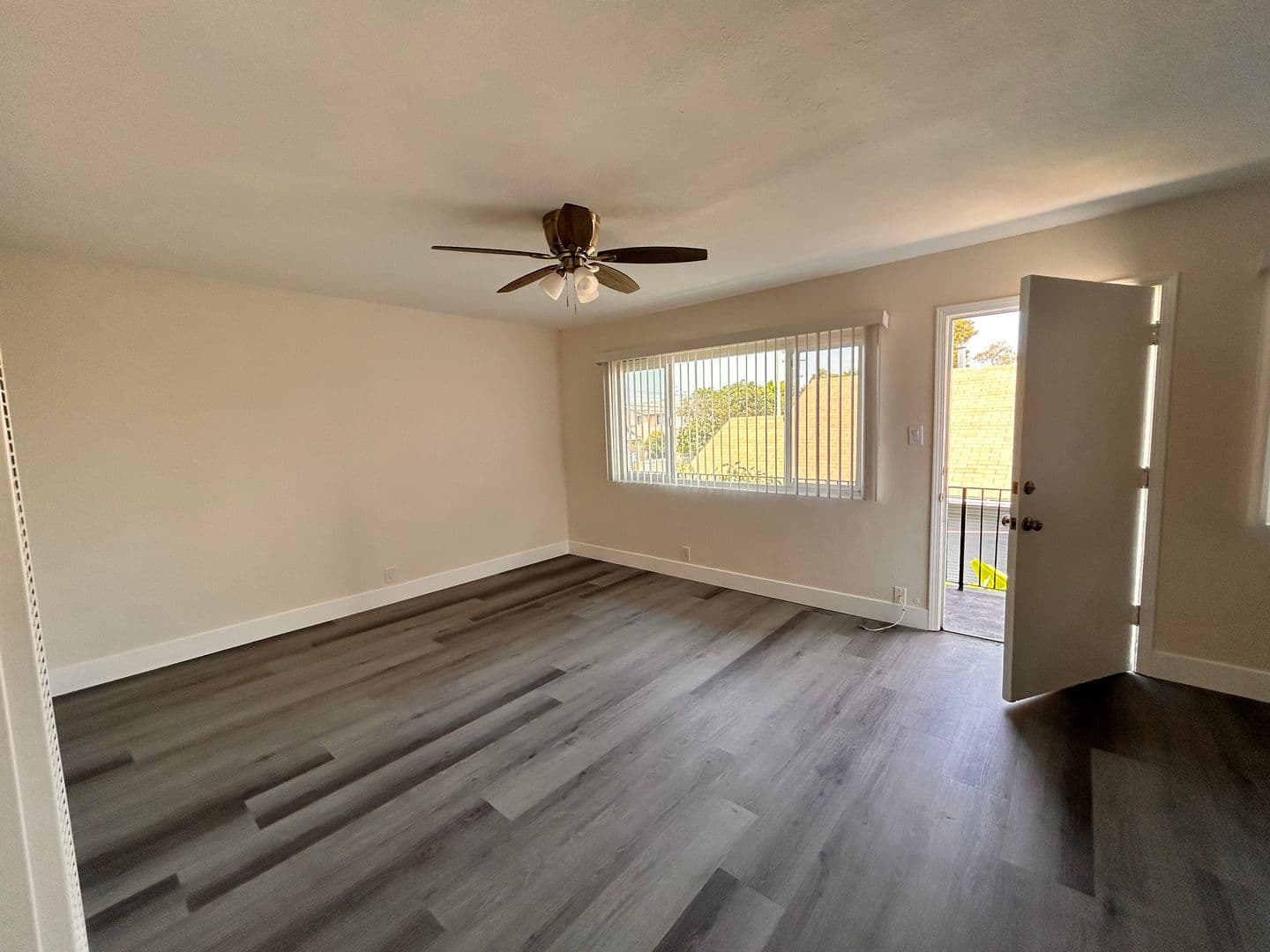 Long Beach Apartment: 1334-1336 Walnut Ave
