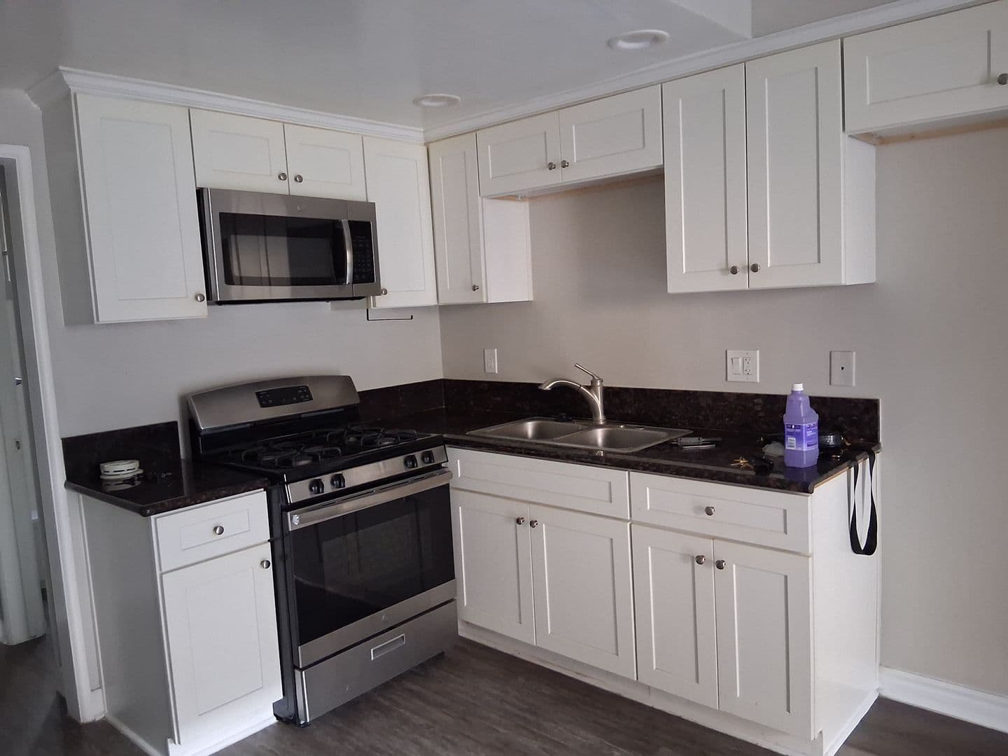 Paramount Apartment: 16619-16621 Downey Ave