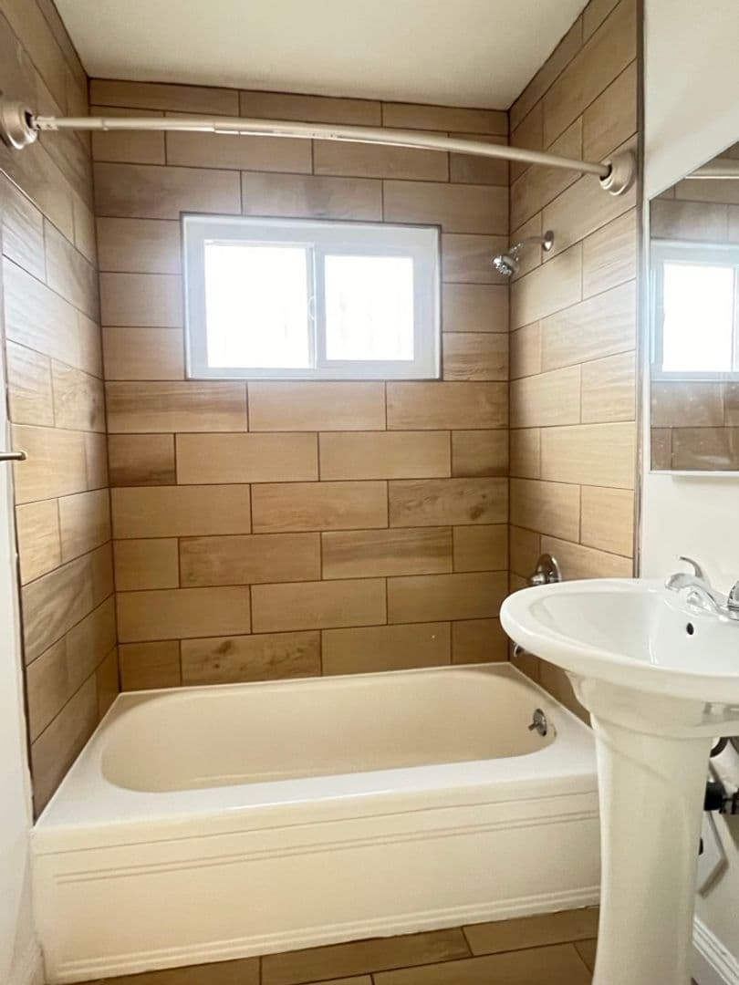 Los Angeles Apartment: 1236 N. Westmoreland