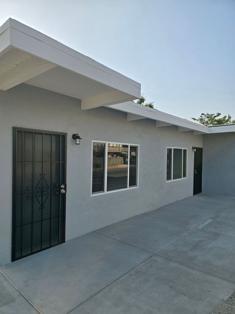 Fullerton Apartment: 1840 W Orangethorpe Ave