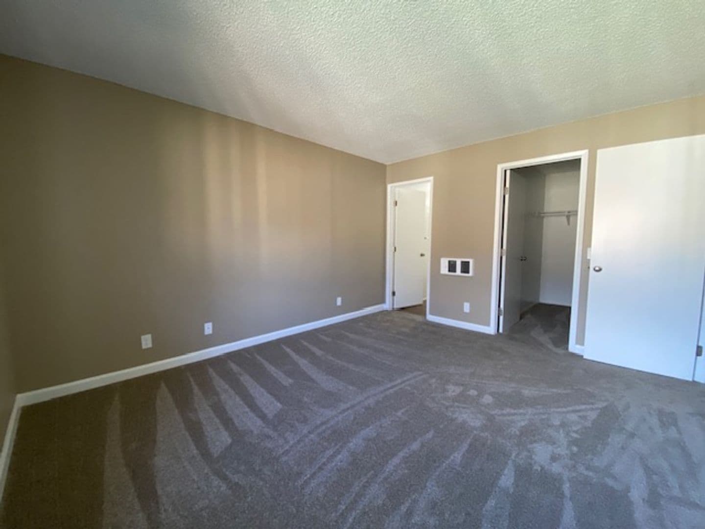 San Diego Apartment: 1587 Oro Vista Road